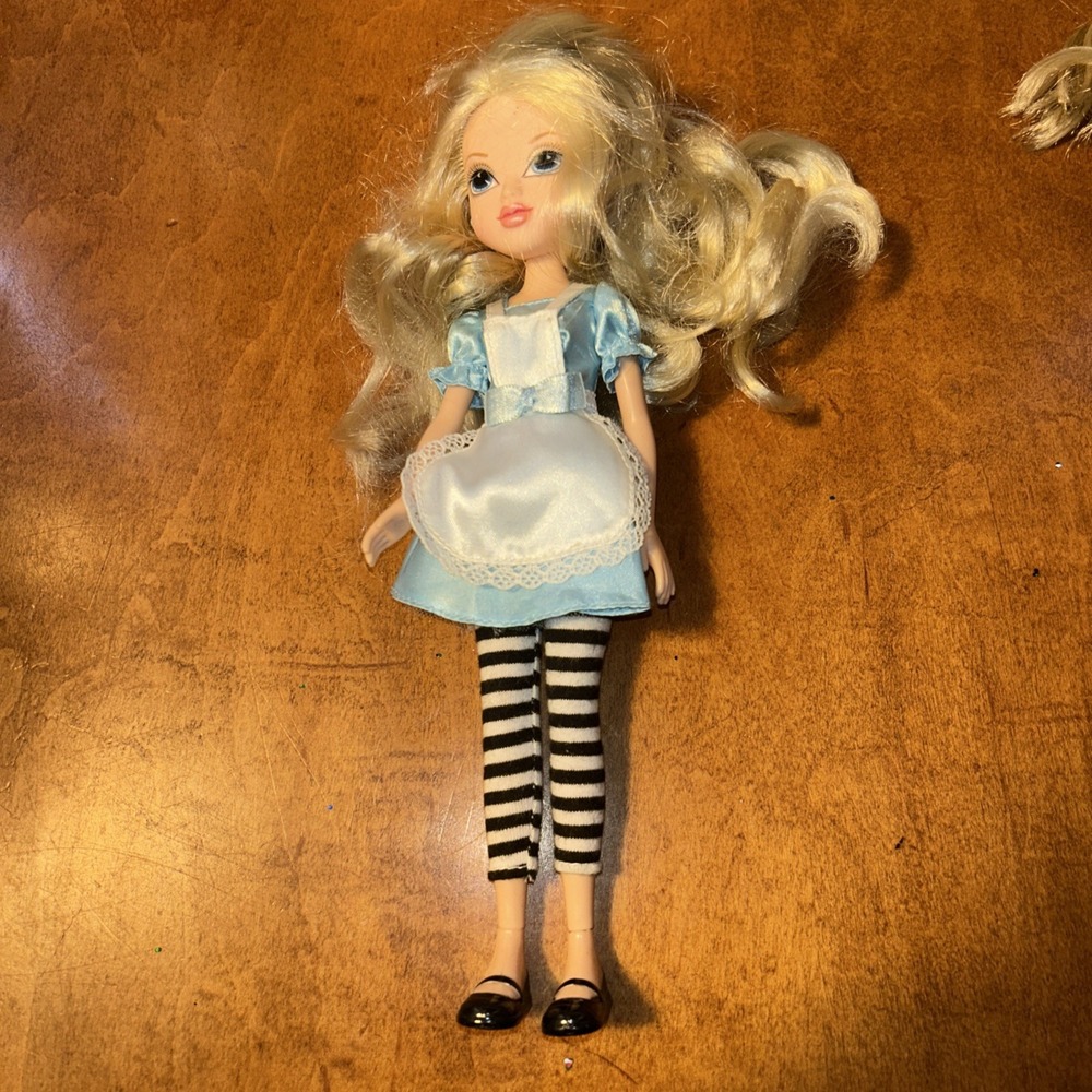 MGA Entertainment Moxie Girlz Avery As Alice In Wonderland 10" Fashion Doll E1
